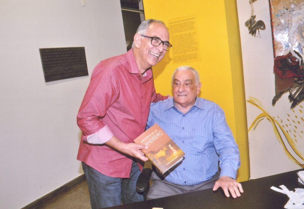 Personalidades prestigiam ex-prefeito Tarcísio Delgado em lançamento de livro 1 011
