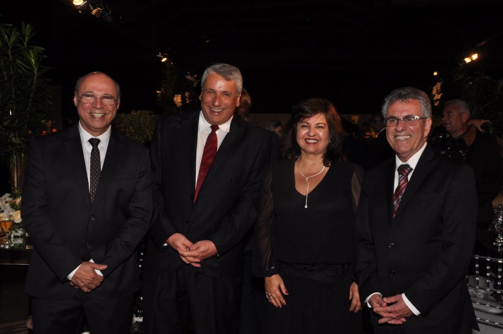 Hugo Borges, Glauco Araújo, Nathércia Abrão e Darlam Kneipp, o alto comando da Unimed na festa do Dia do Médico 1 014