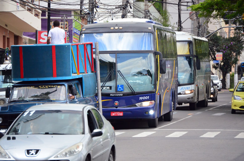 Manifestação mobiliza trabalhadores de transporte de turismo 1 2manifestação ônibus olavo prazeres