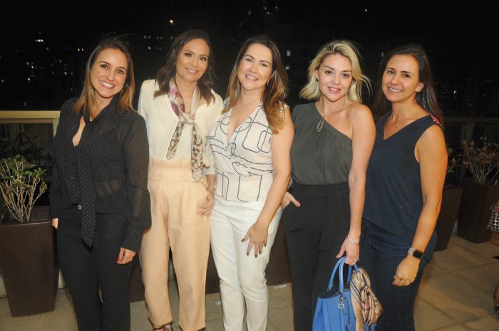 Viviane Detoni, a anfitriã Andréa Hespanhol, Simone Detoni, Larissa Lessa e Iany Detoni, no ‘coq’ de lançamento da nova linha de cosméticos Andreamakeup, no "Le Quartier" Foto: Andréa Ottoni