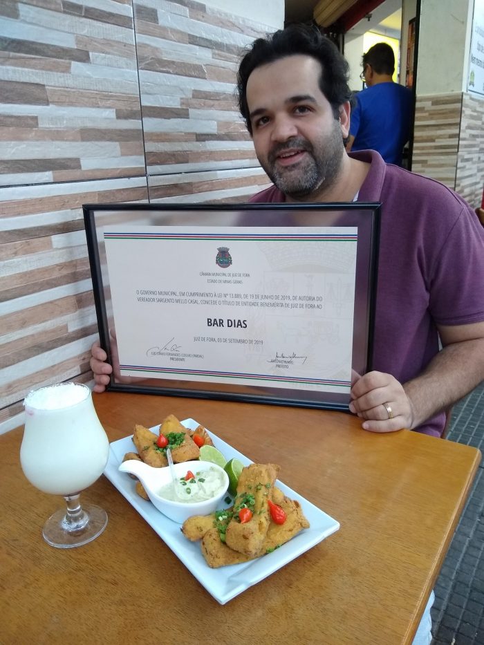 É festa no Bar Dias 15 Dias Entidade Benemérita