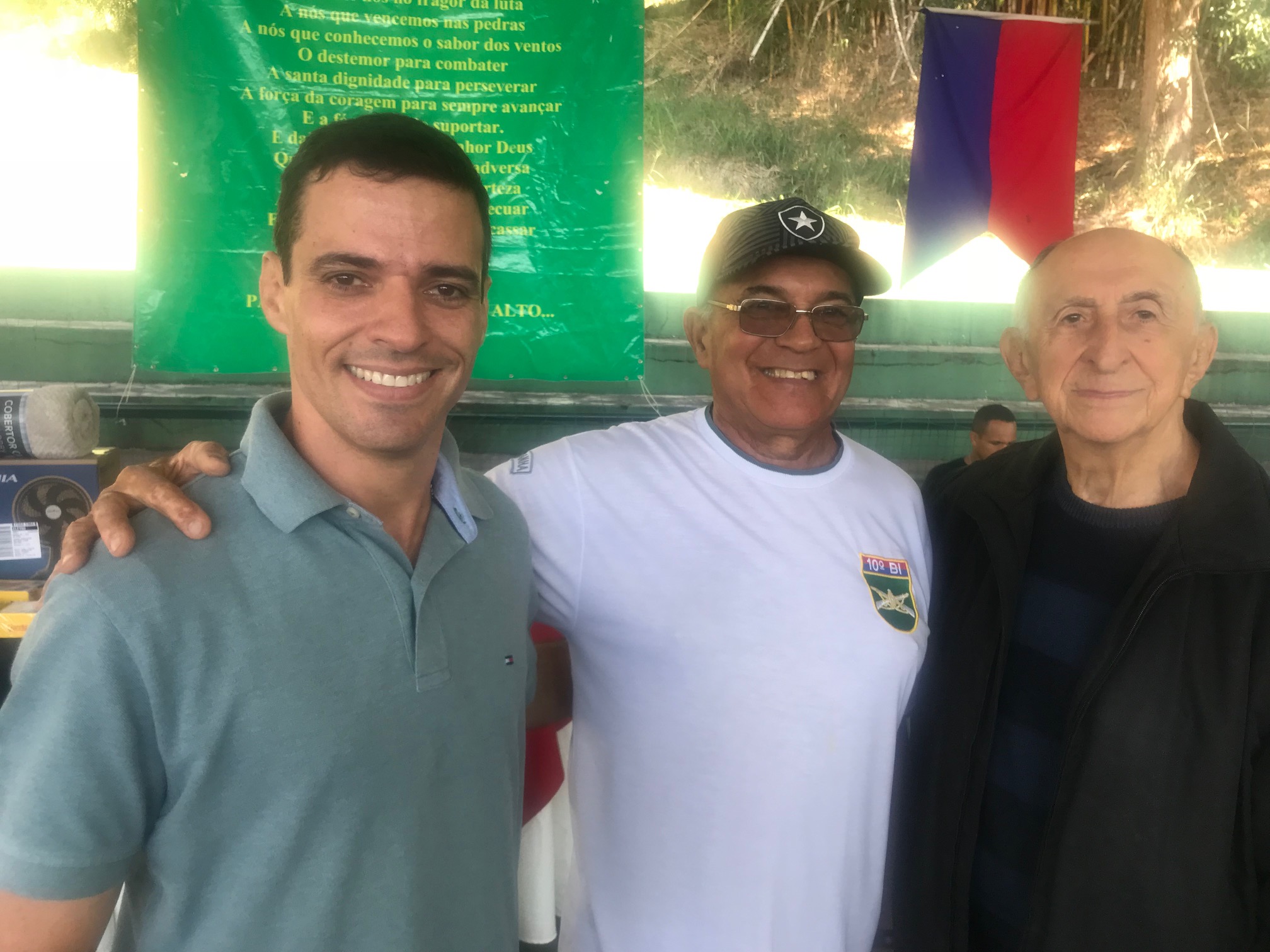 O comandante Guilherme Motinha Nunes com o general José Mauro Cupertino e o coronel Mileno Feitosa de Araújo 1 Em recente encontro no 10° BI, o comandante Guilherme Motinha Nunes com o general José Mauro Cupertino e o coronel Mileno Feitosa de Araújo