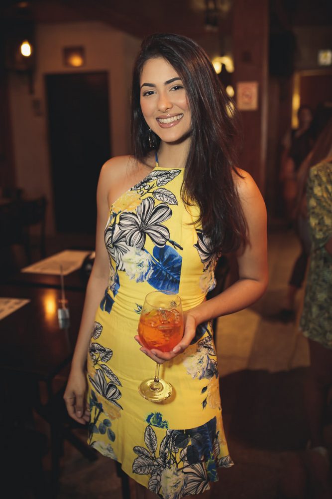 Júlia Jenevain em noite de festa na Danke Club