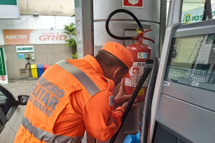 Bombeiros fazem operação 'Alerta Vermelho' 1 capa operação Bombeiros foto bombeiros