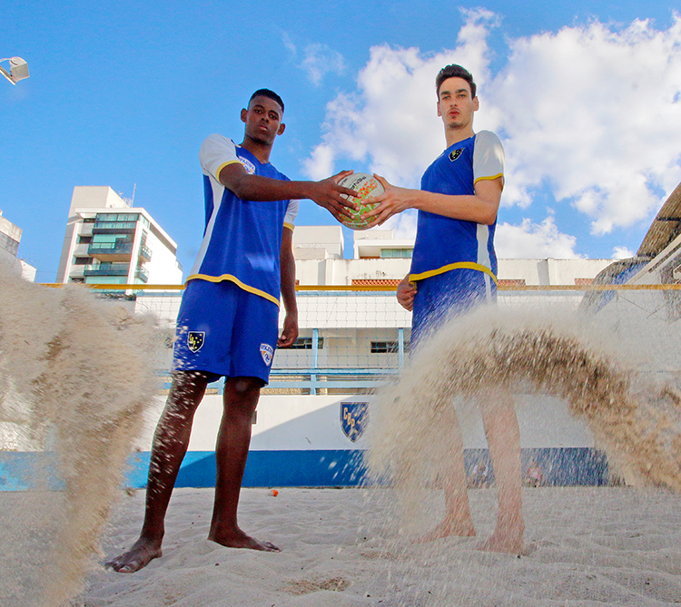 Jovens juiz-foranos são convocados para período de treinos da CBV 2 convocados volei de praia by felipe couri 2jpg