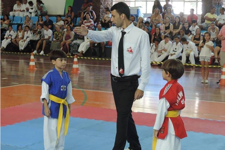 Atletas de 4 a 60 anos disputam torneio de taekwondo na Praça CEU 1 esp taekwondo foto divulgação