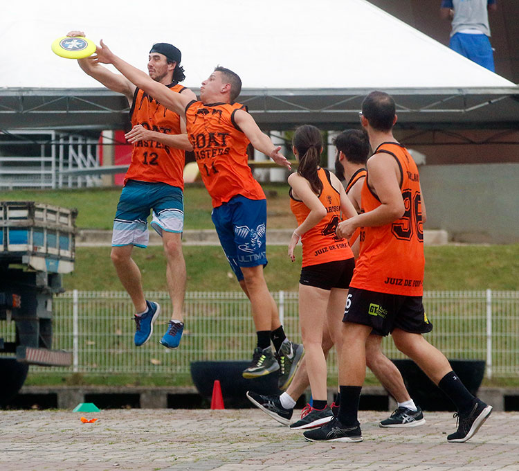 frisbee capa by felipe couri 3