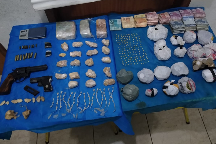 Após denúncia, PM encontra drogas, armas e munições enterradas 1 ocorrência 3 moinhos 2 PM1