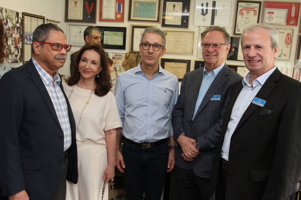 PCO e Maria Inês Narciso com o governador Romeu Zema, o presidente da Cemig, Cledorvino Belini e o presidente Usiminas, Sérgio Leite 1 061 Romeu Zema
