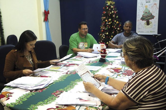 Correios aguarda Papai Noel para 6 mil cartinhas 3 Cartas
