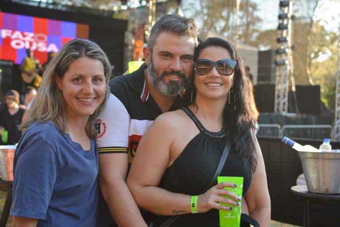 Luciane Sanches, Fabiano Moreira e Dina Carla, em tarde de festa no Green Hill Foto: Brendha Torres