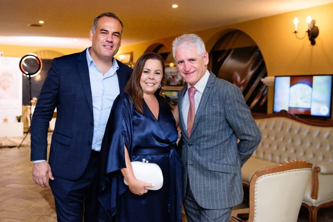 Fabiano Niederauer, fundador da revista "Inesquecível Casamento" com Thereza Badaró e o cerimonialista carioca Roberto Cohen clicados na segunda edição do ‘Cerimonial Meeting’, no Haras Morena