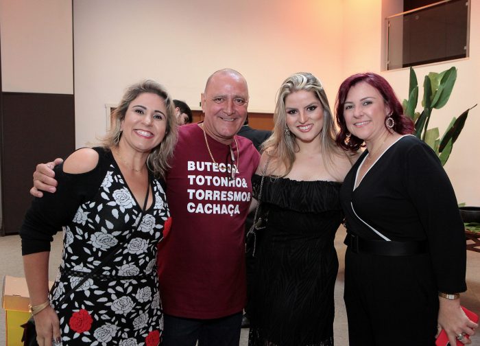 Gilmara Rocha, Luiz Antônio (Totonho) Corrêa, Laila Saidler e Francele Galil na festa de lançamento da CBN FM 1 Gilmara Rocha, Luiz Antônio (Totonho) Corrêa, Laila Saidler e Francele Galil na festa de lançamento da CBN FM, no Trade Hotel Foto: Fernando Priamo