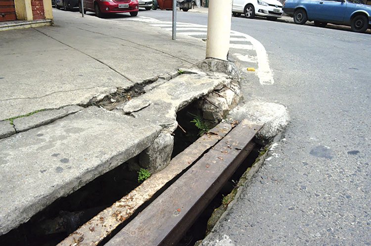 Período de chuvas traz preocupações sobre drenagem urbana 1 Rua Santos Dumont Espírito Santo Centro by Olavo Prazeres