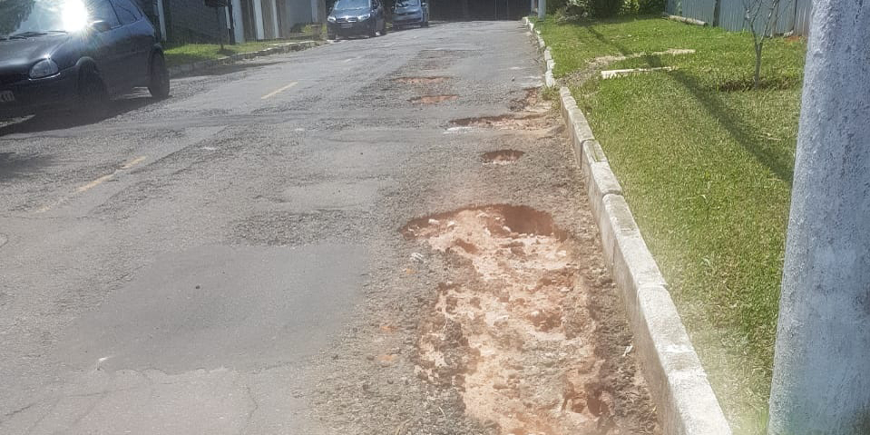 Morador reclama de buracos em bairro da Cidade Alta 1 VU ChalésdoImperador 0611