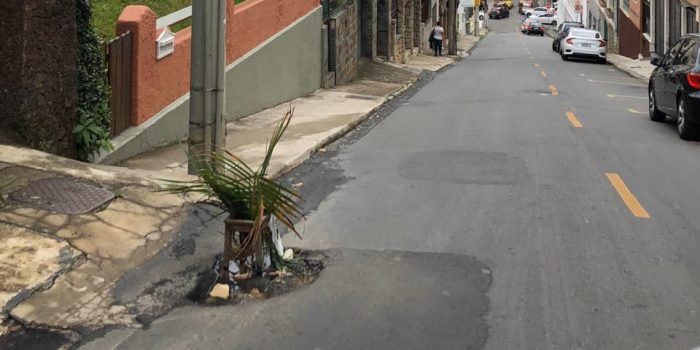 Leitora reclama de buraco na Olegário Maciel 1 VU Paineiras 0911