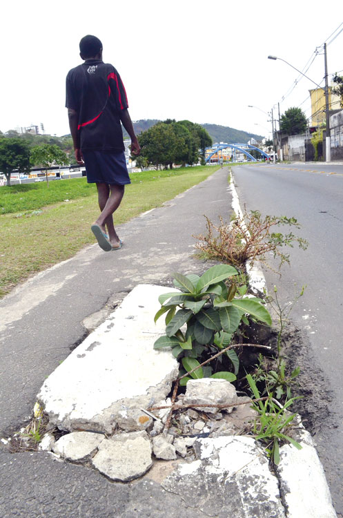 Período de chuvas traz preocupações sobre drenagem urbana 2 bueiro2 by Olavo Prazeres