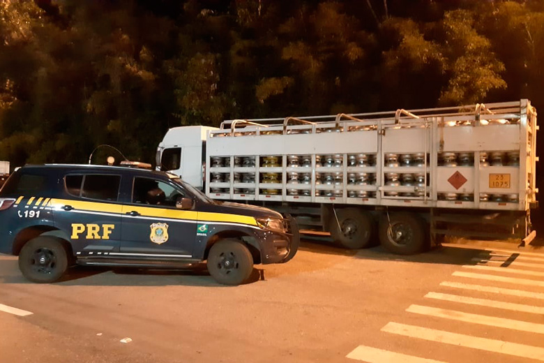 caminhão apreendido prf