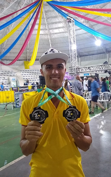 Juiz-forano é vice-campeão brasileiro e bronze no Sul-Americano de BMX Flatland 2 esp bike waldeí fernando foto arquivo pessoal