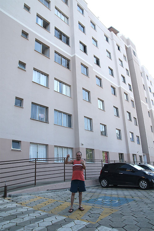 Imóvel próprio oferece uma nova vida em família 1 fachada vertical