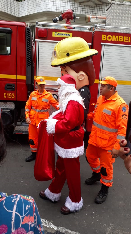 Chegada do Papai Noel movimenta a agência dos Correios 1 papai noel 2