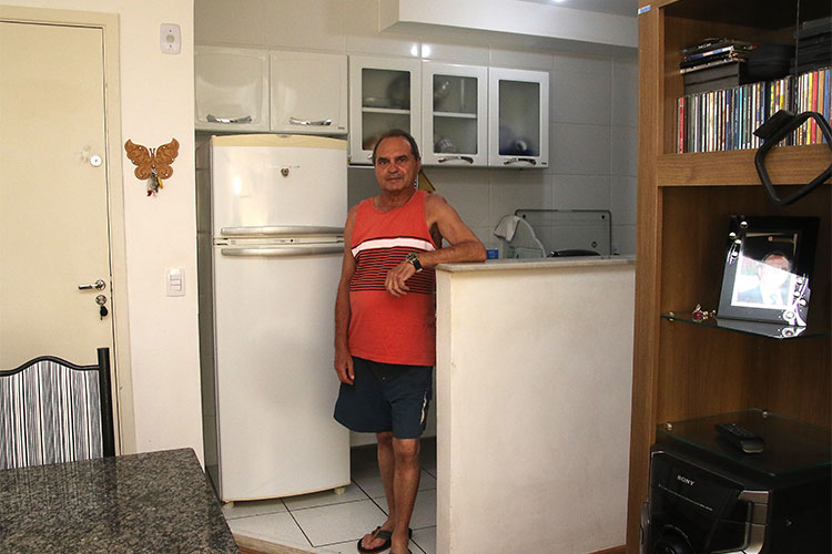 Imóvel próprio oferece uma nova vida em família 4 sala cozinha