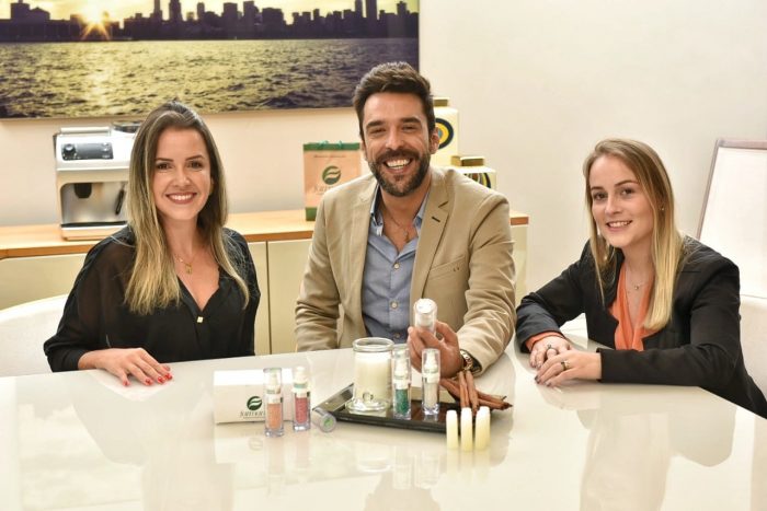 Os homens estão ficando cada vez melhores. 1 011