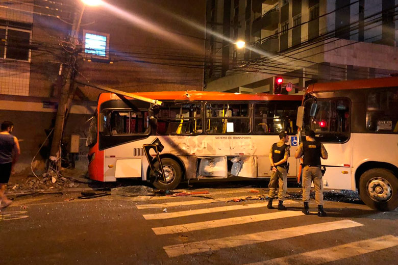 3 acidente ônibus by marcos ladeira