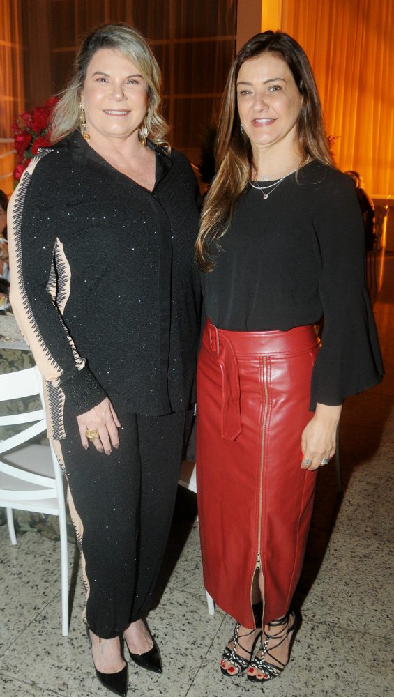 Verônica Vieira e Kely Zacharias Rocha no jantar Mesas de Natal Foto: Andréa Ottoni