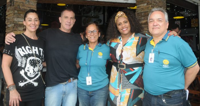 Ariane Sarto e Álvaro Lamha, Nelma Tavares, a cantora Sandra Portela e Mauro Vidal, na tarde solidária do Imepp, na Estação Grill Foto: Andréa Ottoni