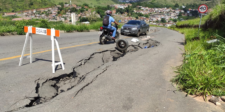 Chuvas pioram situação de via esburacada na Cidade Alta 1 VU NovaGermânia 2712