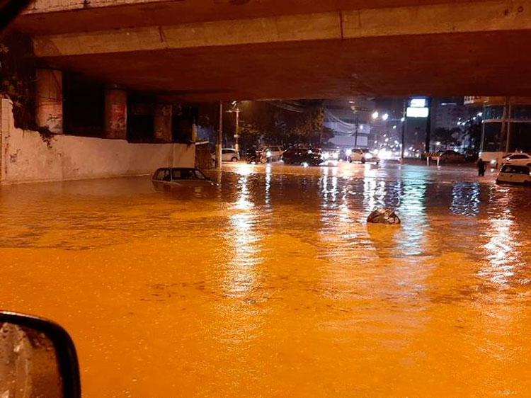 Mulher morre após se afogar durante temporal em Muriaé 1 Viaduto da Rodoviária