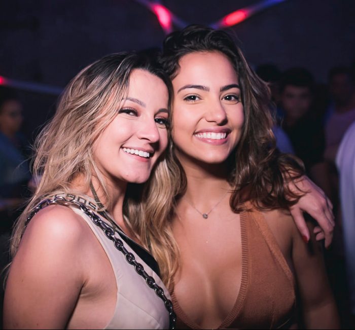 Raquel Costa Vieira e Linda Maria Avelar Medeiros iluminaram a noite da Danke Foto: Gutah