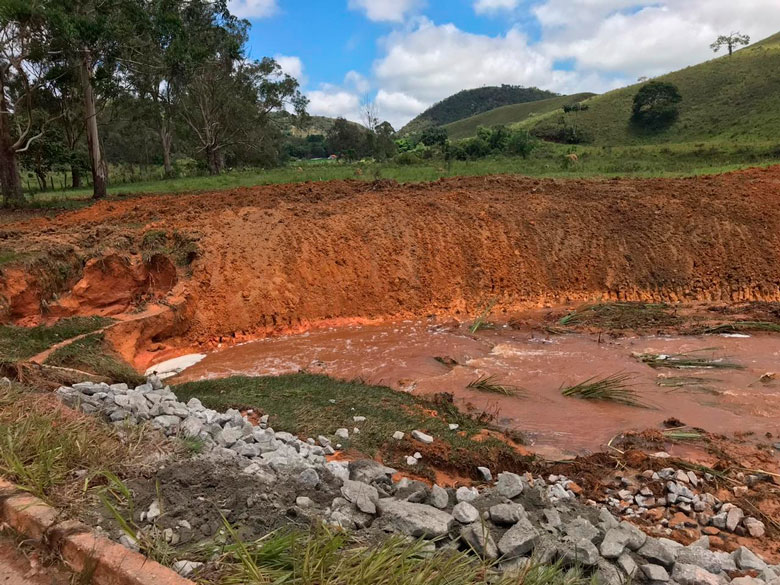 Estrada de Filgueiras é liberada após rompimento de açude 1 açude by corpo de bombeiros
