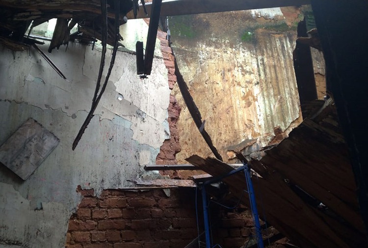 Tempestade provoca queda de parede de casa e alagamentos 1 casa desaba1
