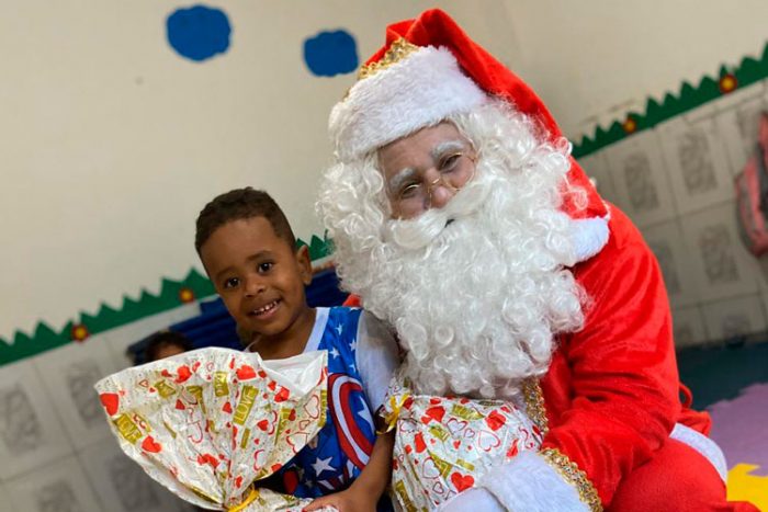 Parceria entre Semear e Samu leva presentes para crianças do Santa Cândida 1 natal