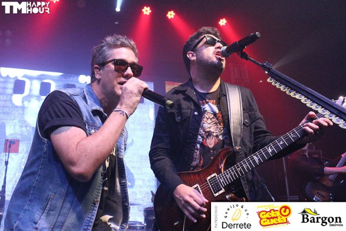 Flausino e Sideral cantam Cazuza 50 tmhappyhour IMG 6493