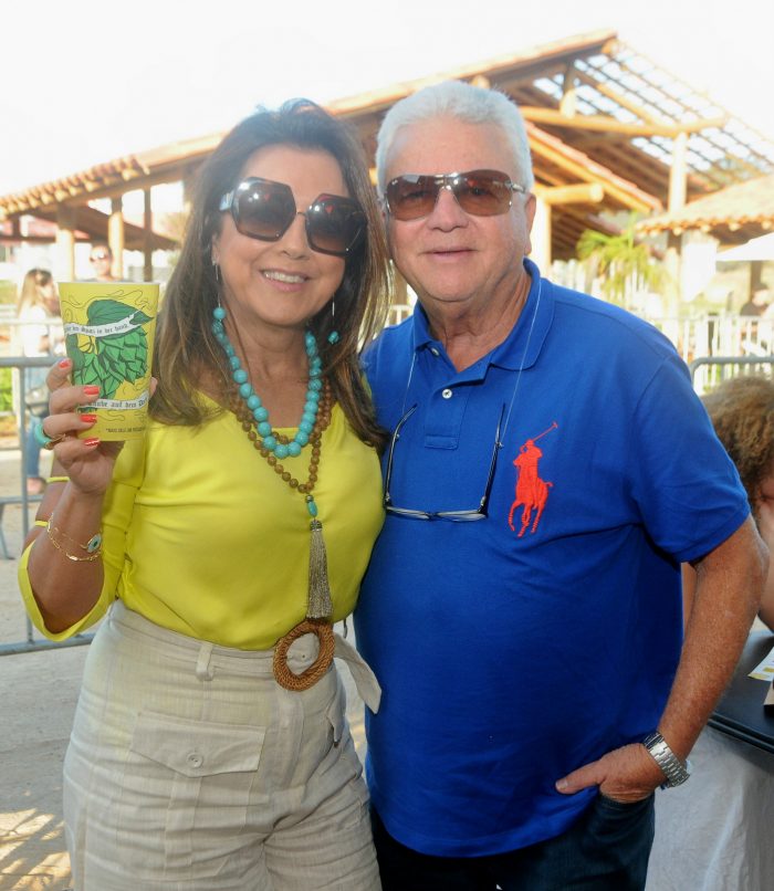 Sônia Maria Luz e Arlindo Ribeiro, Antonieta Lopardi e o presidente do Cascatinha, Maurício Santos de Oliveira 1 Jane e Márcio Sotto Maior (ela, aniversariante desta quarta-feira), em tarde informal Foto: Andréa Ottoni