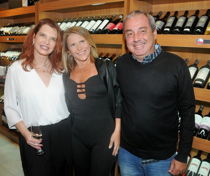 Celeste Negrão, Renata e Manoel Barbosa clicados na Vinho & Ponto Foto: Andréa Ottoni