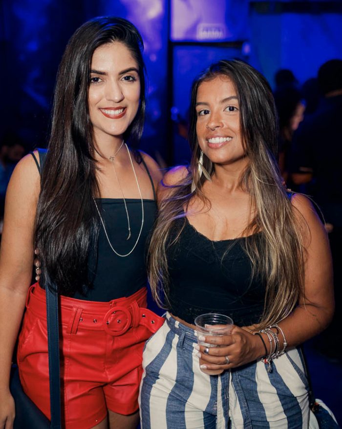 Carolina Fonseca e Priscila Mussel, circulando na noite da Danke