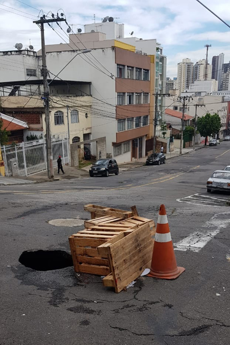 Buraco representa risco de acidente no Alto dos Passos 1 VU Alto dos Passos interna