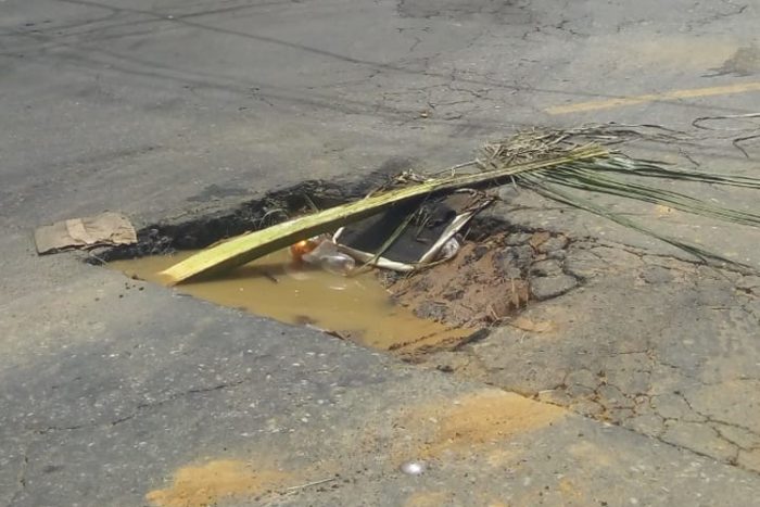 Buraco aumenta por falta de reparo 1 VU MundoNovo 2101