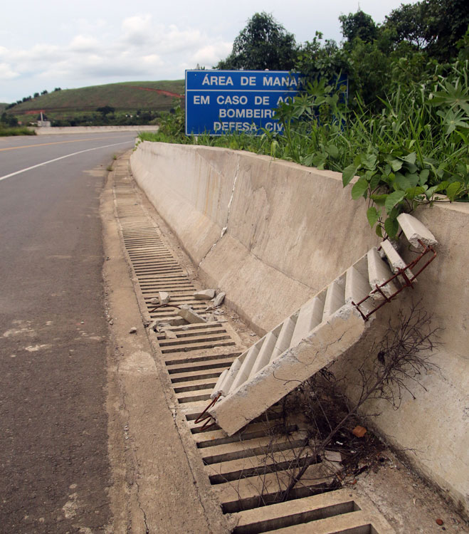 Obras de proteção da Represa João Penido estão interrompidas na AMG-3085 2 amg 3085 Fernando Priamo 3
