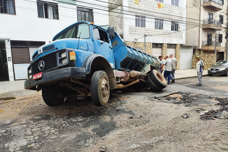 caminhao afundado2