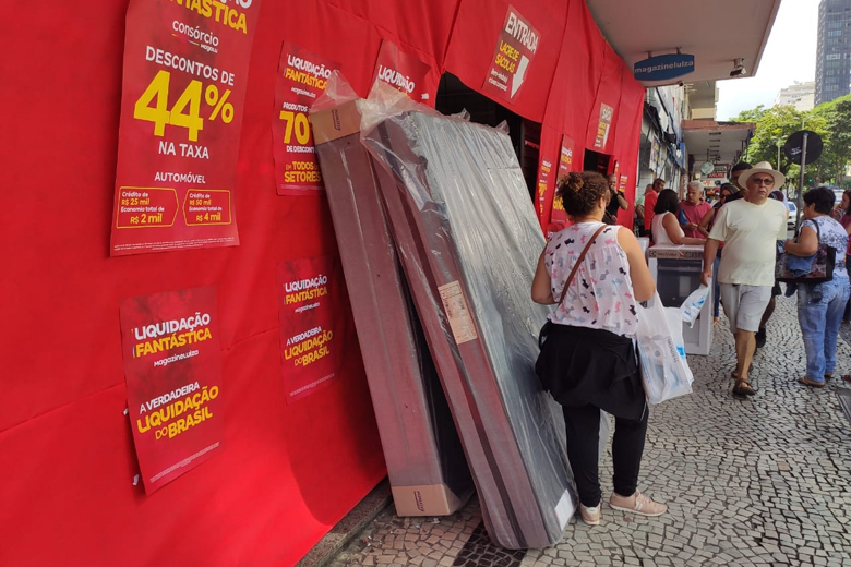 Liquidações de Ano Novo movimentam comércio em JF 2 liquidacao by gabrielsilva