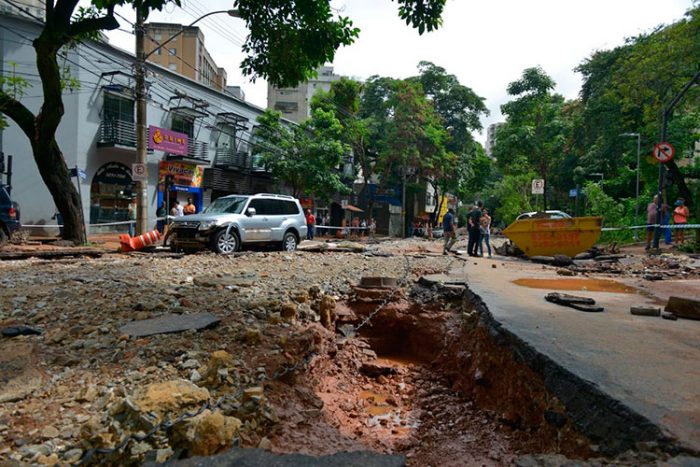 rua destruída 1