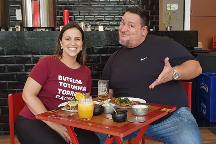 Imagem: Nathalia Abranches apresenta os saborosos pratos do Totonho Happy Hour
