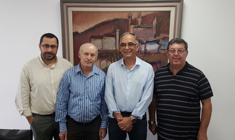 Nubhia Golem, com o presidente do Sport Club, Jorge Ramos e Carla Dias, no Baile do Verde e Branco 1 O presidente do conselho de administração do Bahamas, Paulo Roberto Lopes e o prefeito Antônio Almas, ladeados pelo diretor comercial e logística do grupo, Rodrigo Zata e o secretário de Esporte e Lazer, Julio Gasparette