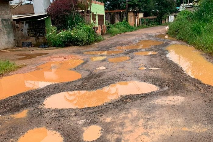 Buracos deixam rua intransitável na Cidade Alta 1 VU SantosDumont 1302