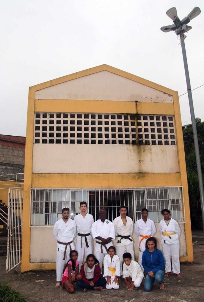 Projeto de caratê no Santa Rita busca auxílio financeiro para se manter 3 caratê Fernando Priamo.jpg 4